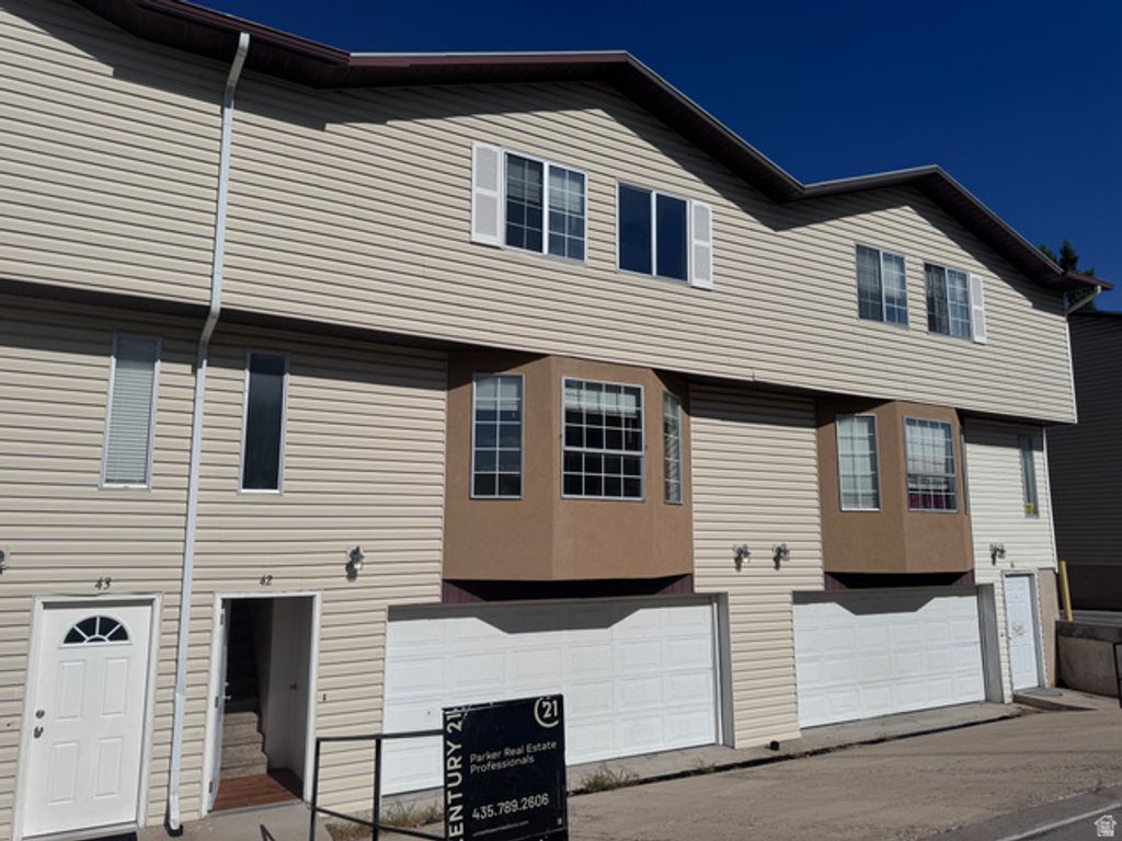 Image 2 of property listing at 1350 W 150 N #42, Vernal, UT 84078