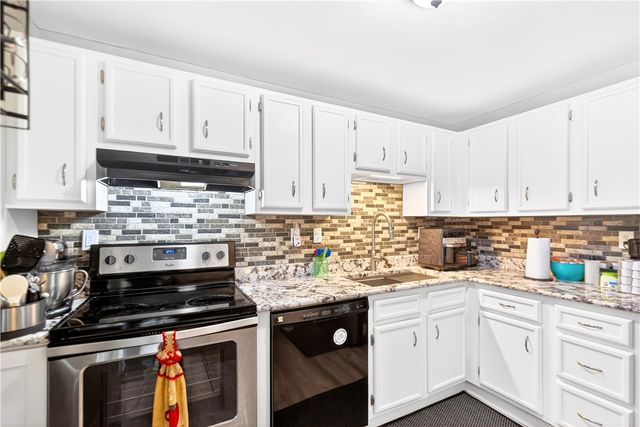 226 Briar Path, North Fayette, PA 15126