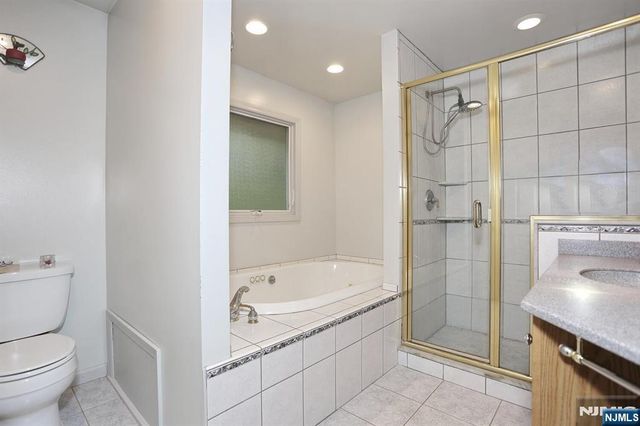 105 Rivervale Road, Park Ridge, NJ 07656