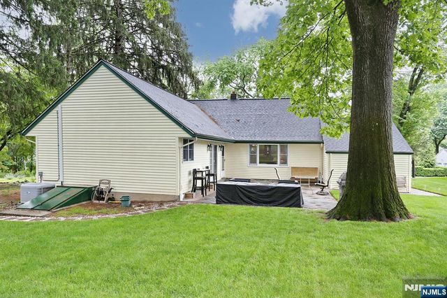 105 Rivervale Road, Park Ridge, NJ 07656