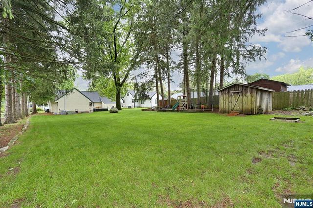 105 Rivervale Road, Park Ridge, NJ 07656