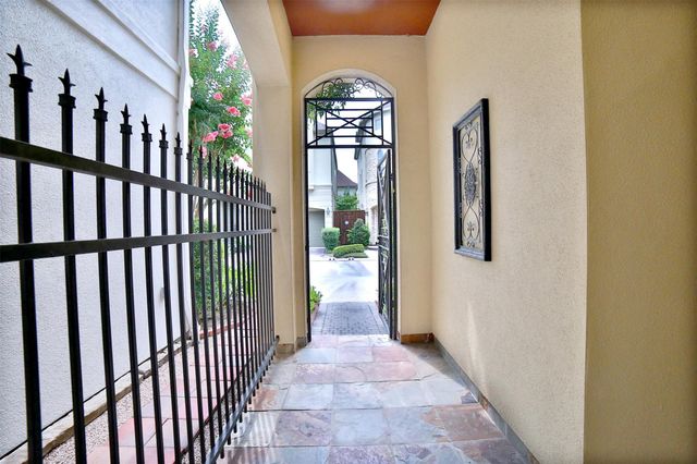 6335 E Mystic Meadow, Houston, TX 77021