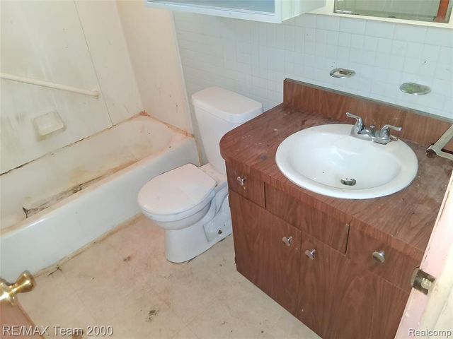 15345 Bainbridge Street, Livonia, MI 48154