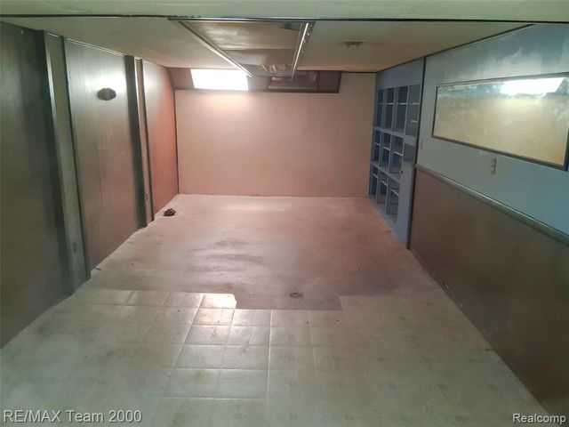 15345 Bainbridge Street, Livonia, MI 48154