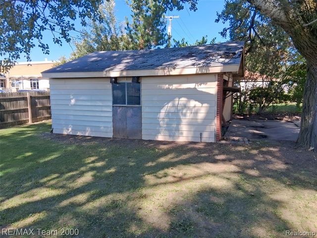 15345 Bainbridge Street, Livonia, MI 48154