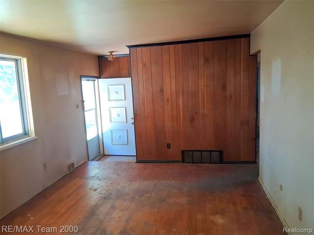 15345 Bainbridge Street, Livonia, MI 48154