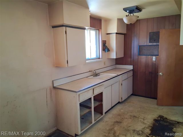 15345 Bainbridge Street, Livonia, MI 48154