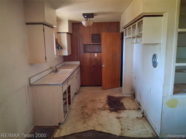 15345 Bainbridge Street, Livonia, MI 48154