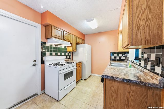 5731 BEAR LAKE DR, San Antonio, TX 78244