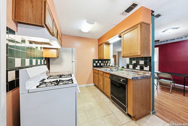 5731 BEAR LAKE DR, San Antonio, TX 78244