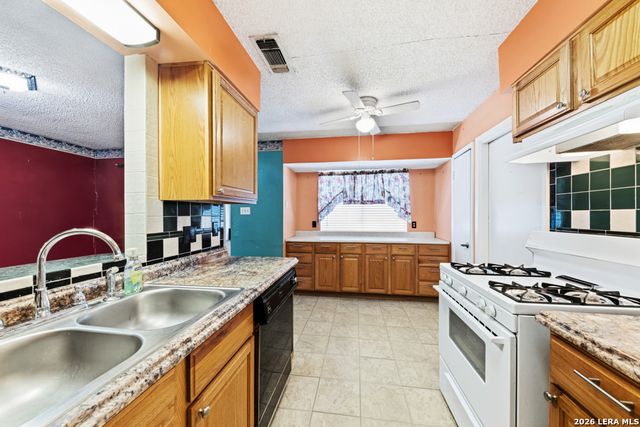 5731 BEAR LAKE DR, San Antonio, TX 78244