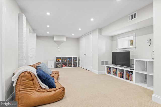 724 ASHURST RD, Havertown, PA 19083