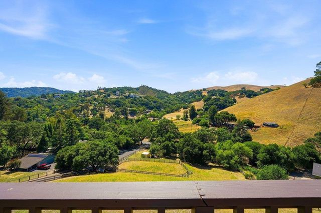 17975 Deer Run Court, Morgan Hill, CA 95037