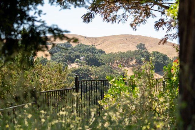 17975 Deer Run Court, Morgan Hill, CA 95037