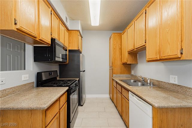 3318 DECATUR Boulevard 1082, Las Vegas, NV 89032