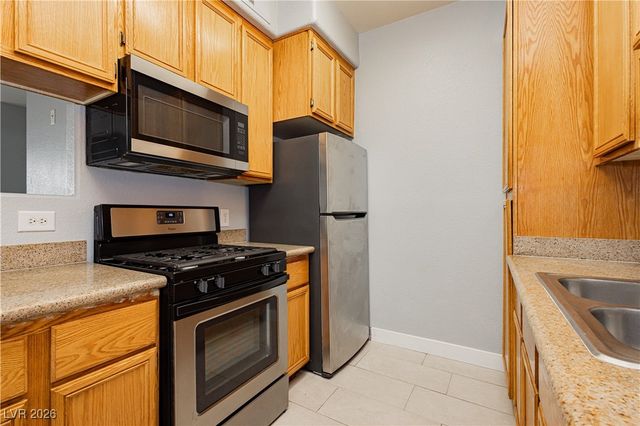 3318 DECATUR Boulevard 1082, Las Vegas, NV 89032