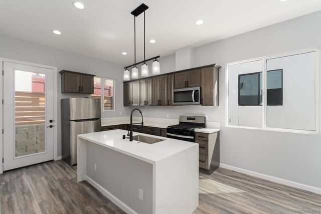 6728 Thomson Ct, San Diego, CA 92111