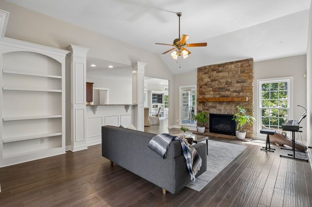 425 Caledonian Ct, Nashville, TN 37211