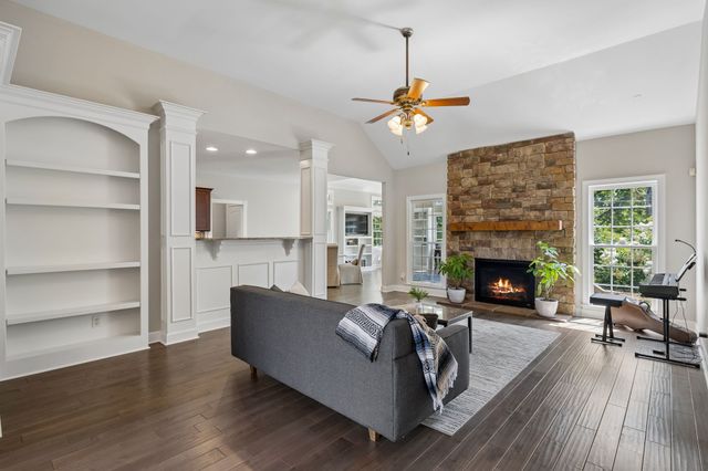 425 Caledonian Ct, Nashville, TN 37211