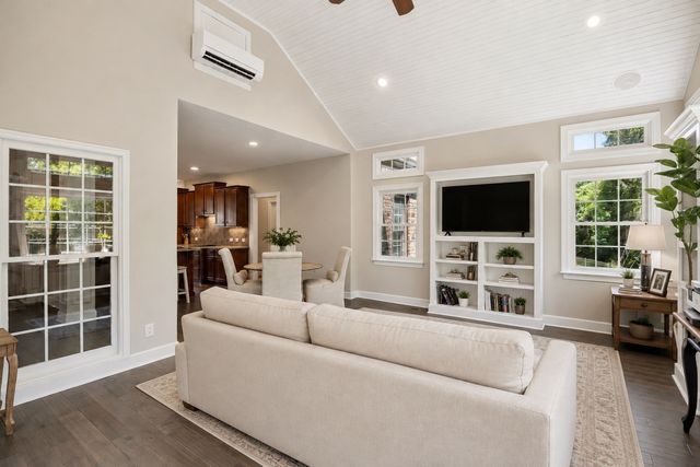 425 Caledonian Ct, Nashville, TN 37211