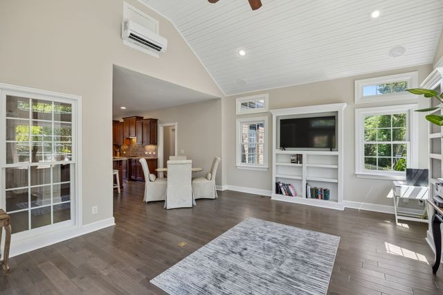 425 Caledonian Ct, Nashville, TN 37211