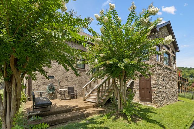 425 Caledonian Ct, Nashville, TN 37211