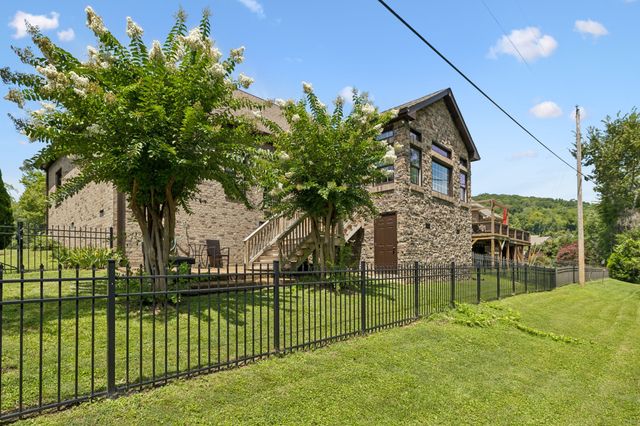 425 Caledonian Ct, Nashville, TN 37211