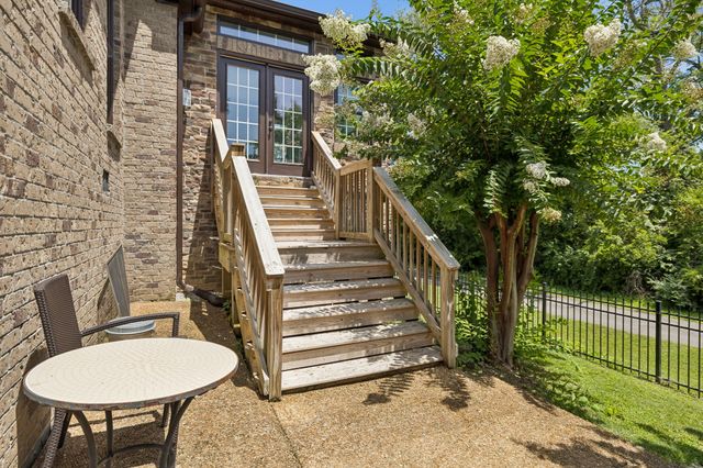 425 Caledonian Ct, Nashville, TN 37211