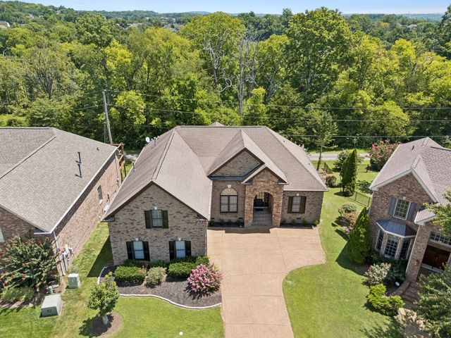 425 Caledonian Ct, Nashville, TN 37211