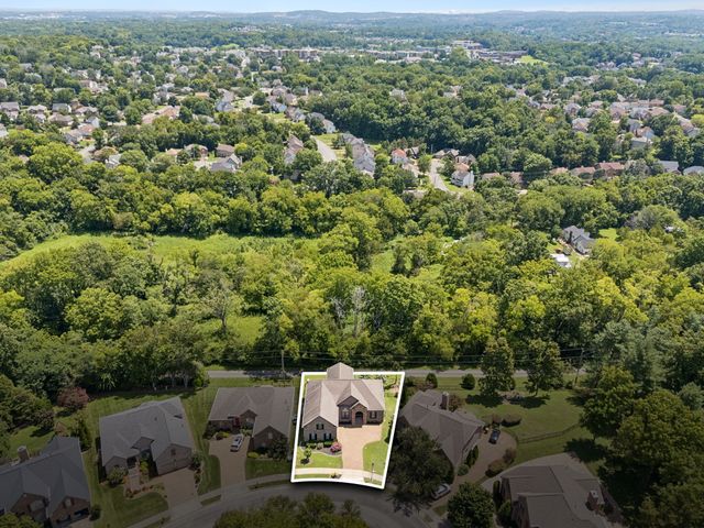 425 Caledonian Ct, Nashville, TN 37211