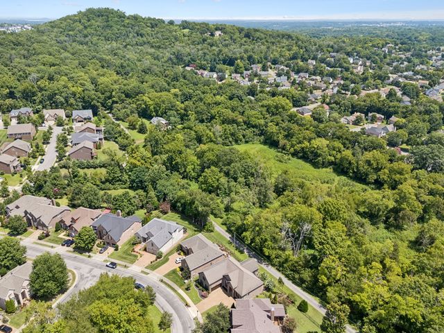 425 Caledonian Ct, Nashville, TN 37211