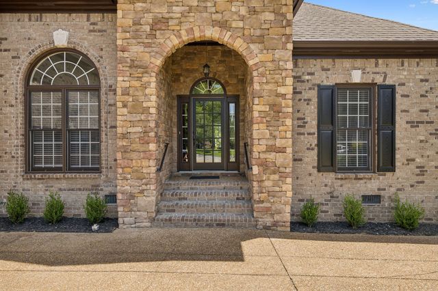 425 Caledonian Ct, Nashville, TN 37211