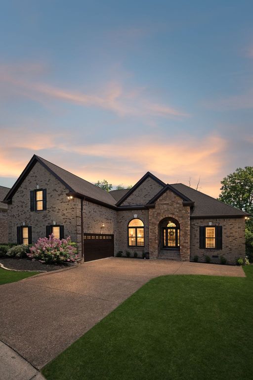 425 Caledonian Ct, Nashville, TN 37211
