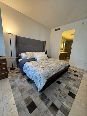 88 SW 7th St 805, Miami, FL 33130