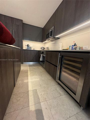 88 SW 7th St 805, Miami, FL 33130