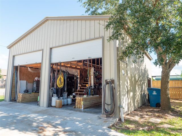 509 Monroe Avenue, Port O Connor, TX 77982