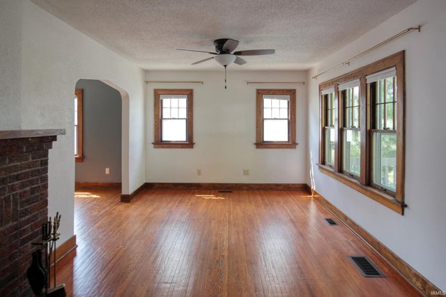 1916 Crescent Avenue, Fort Wayne, IN 46805