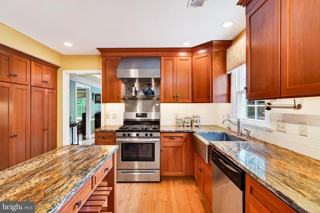 105 LAKEVIEW DR, Coatesville, PA 19320