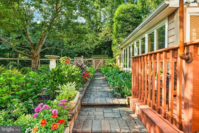 105 LAKEVIEW DR, Coatesville, PA 19320