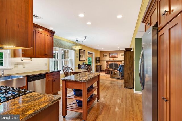 105 LAKEVIEW DR, Coatesville, PA 19320