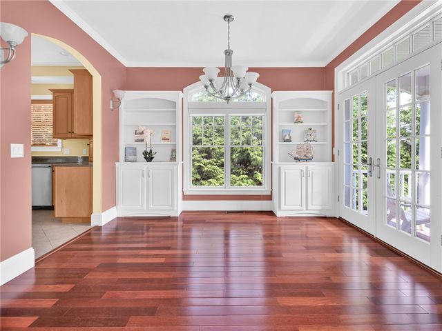 75 Wood Street, Bristol, RI 02809