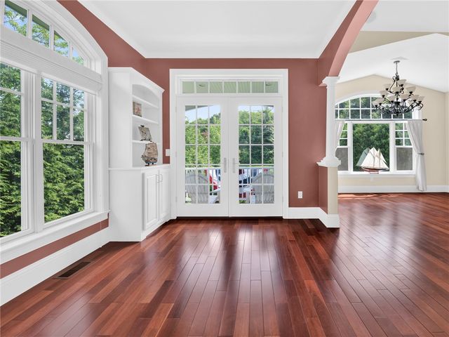 75 Wood Street, Bristol, RI 02809