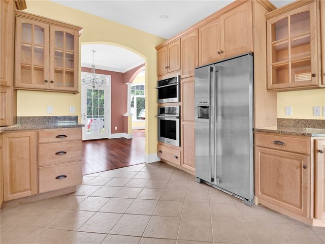 75 Wood Street, Bristol, RI 02809