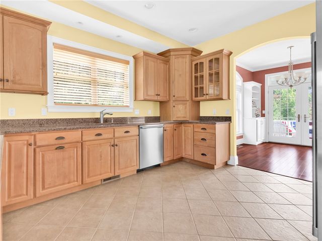75 Wood Street, Bristol, RI 02809