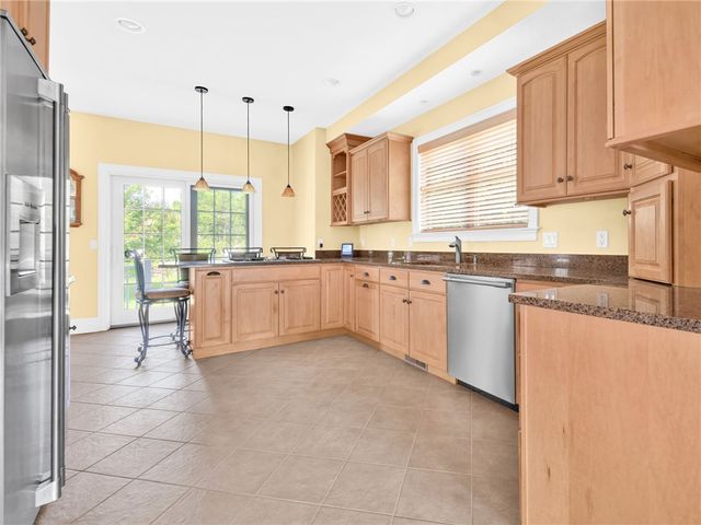 75 Wood Street, Bristol, RI 02809