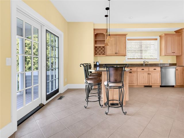 75 Wood Street, Bristol, RI 02809