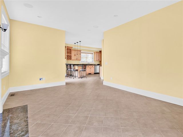 75 Wood Street, Bristol, RI 02809