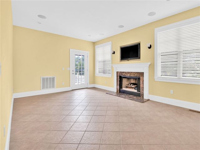 75 Wood Street, Bristol, RI 02809