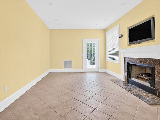 75 Wood Street, Bristol, RI 02809