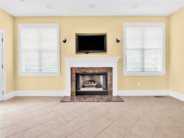 75 Wood Street, Bristol, RI 02809